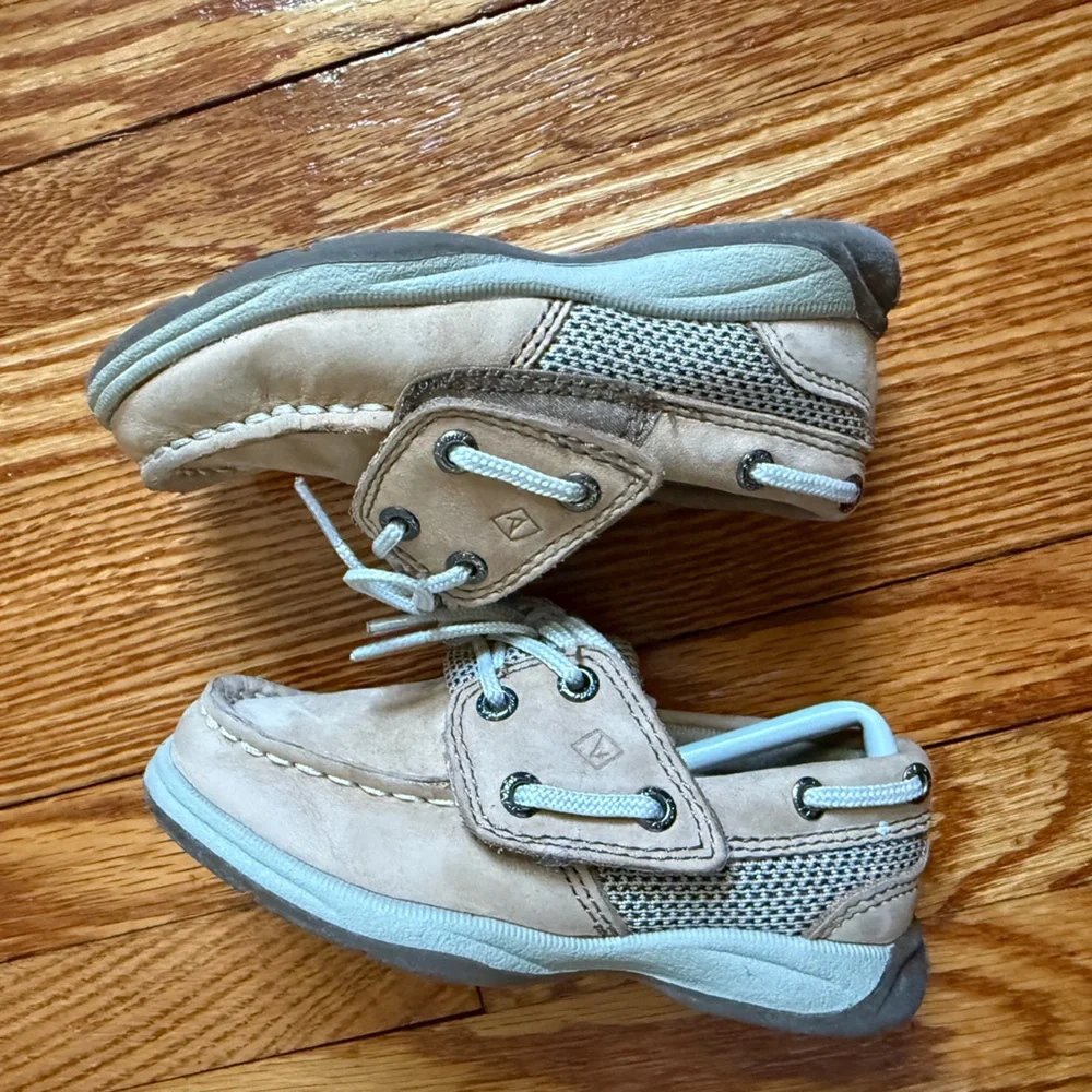 Sperry Kids Tan Boat Shoes size 7